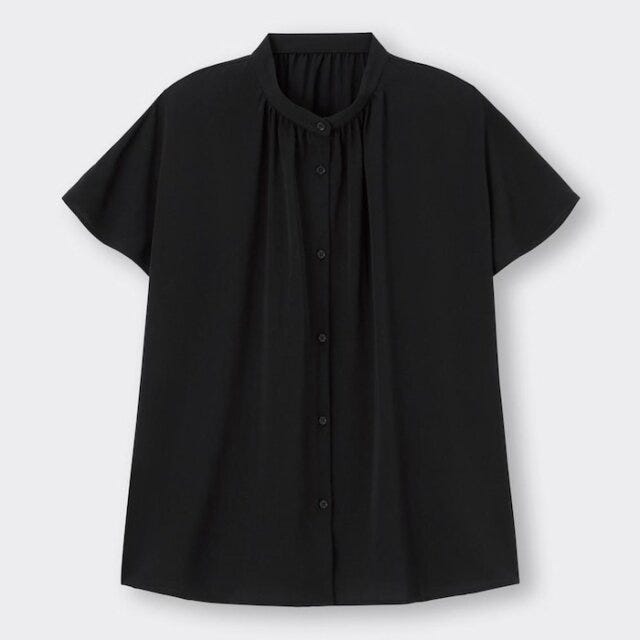 GU　黒ブラウス　着痩せ