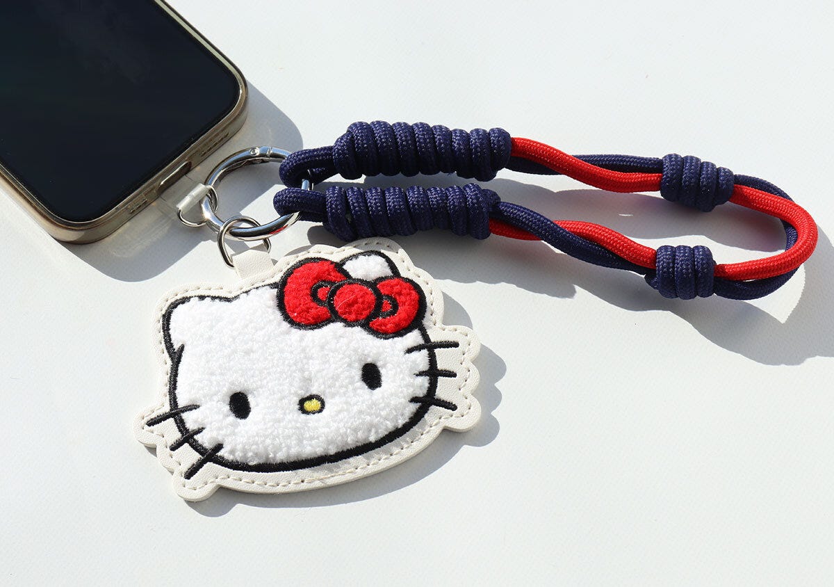 宝島社雑誌付録リンネル3月号のハローキティ×アウトドアプロダクツのミニサイズがかわいい！顔形＆バッグ形ポーチなチャームセット7