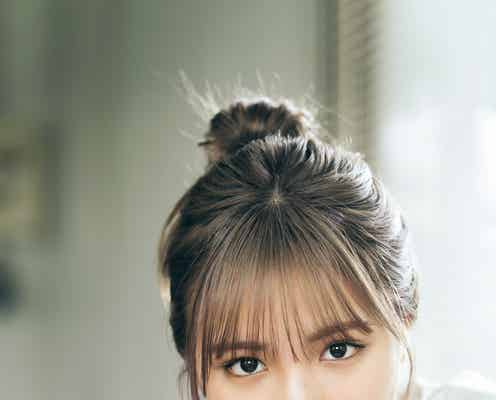 “令和版奇跡の1枚”でバズった美女・愛来、グラビアで青春ガール熱演