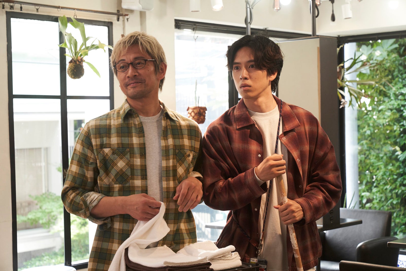 内野聖陽、坂東龍汰「きのう何食べた？ season2」第8話より（C）「きのう何食べた？ season2」製作委員会（C）よしながふみ／講談社