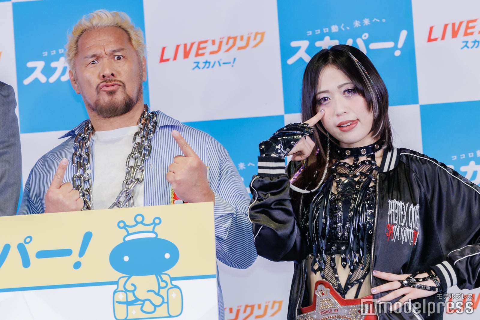 真壁刀義、上谷沙弥（C）モデルプレス