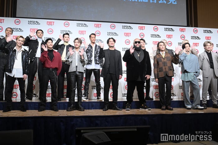 (後列左から)JIMMY、WEESA、渡邉廉、高橋剣、深堀未来、海沼流星、松井利樹、奥田力也(前列左から)中西椋雅、小波津志、半田龍臣、HIRO、F.HERO、砂田将宏、日高竜太、加納嘉将(C)モデルプレス