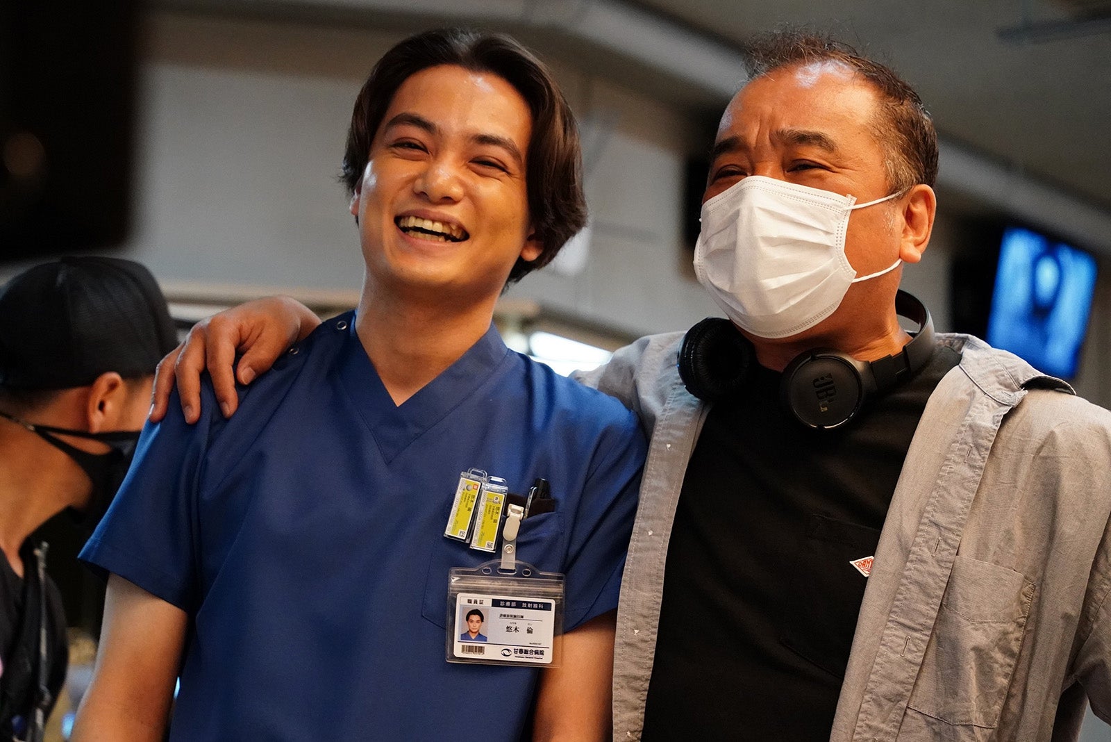 （左）矢野聖人（C）2022横幕智裕・モリタイシ／集英社・映画「ラジエーションハウス」製作委員会