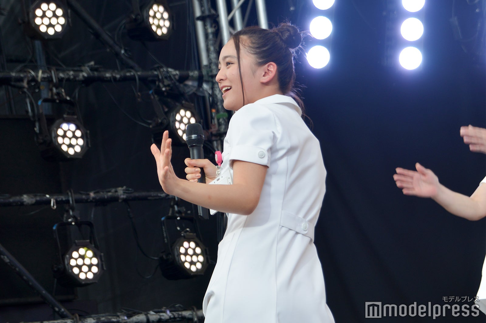 「ワオ」を披露する岡田結実（C）モデルプレス