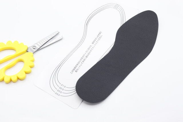 ダイソーのカットできる薄型抗菌防臭インソール