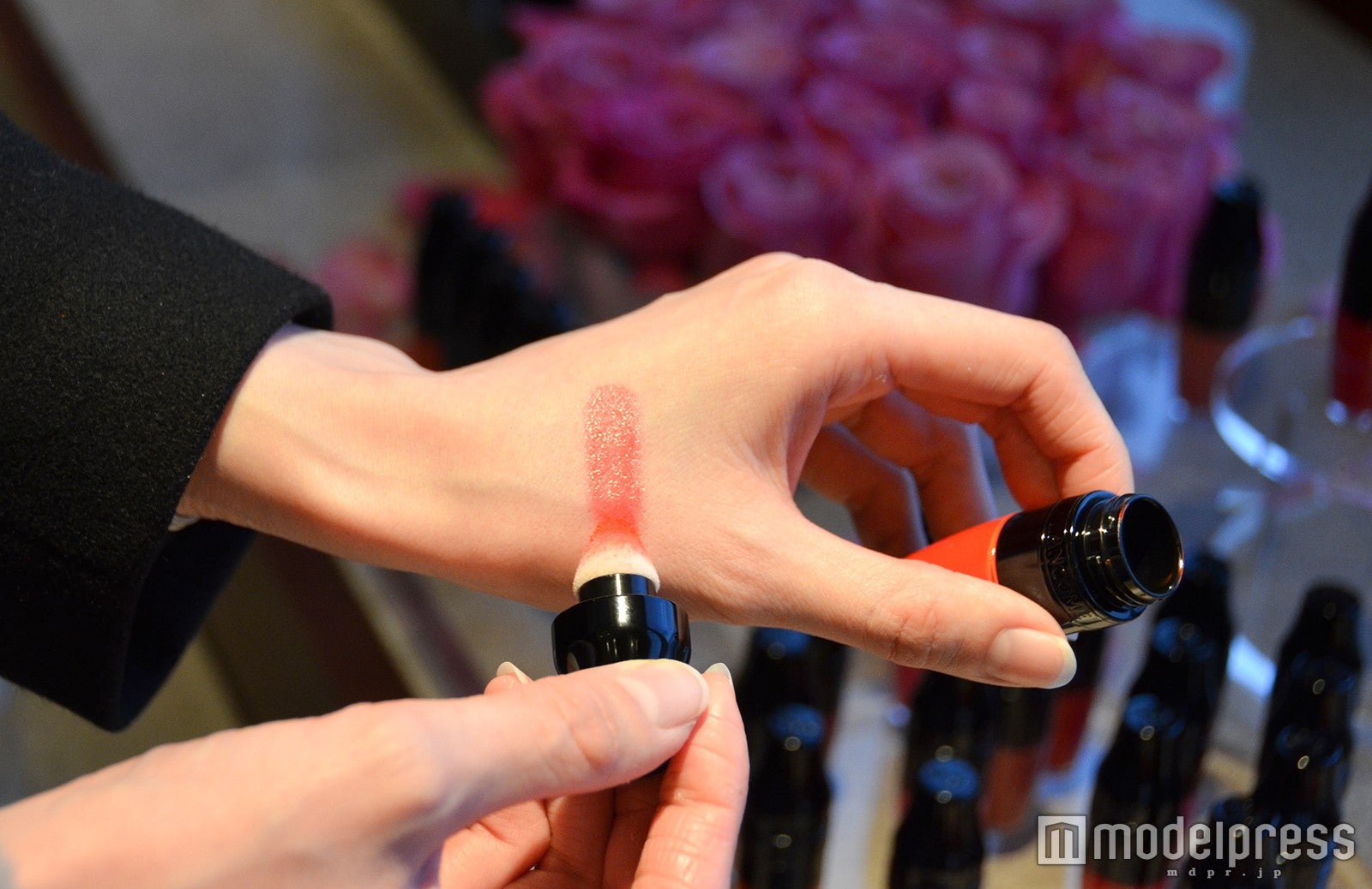 サラサラで軽いつけ心地（C）モデルプレス