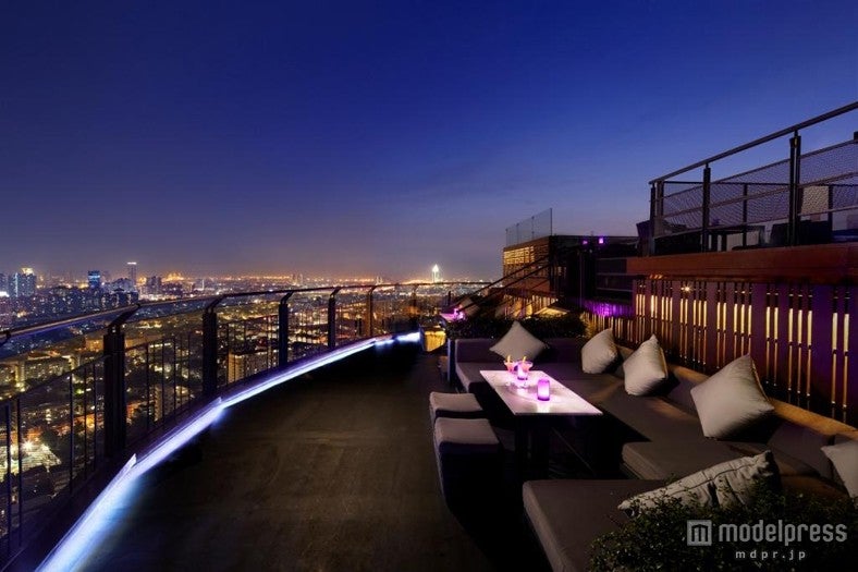 バンコクの夜景が一望できるロマンティックなスカイバー「ZOOM Sky Bar＆Restaurant」【モデルプレス】
