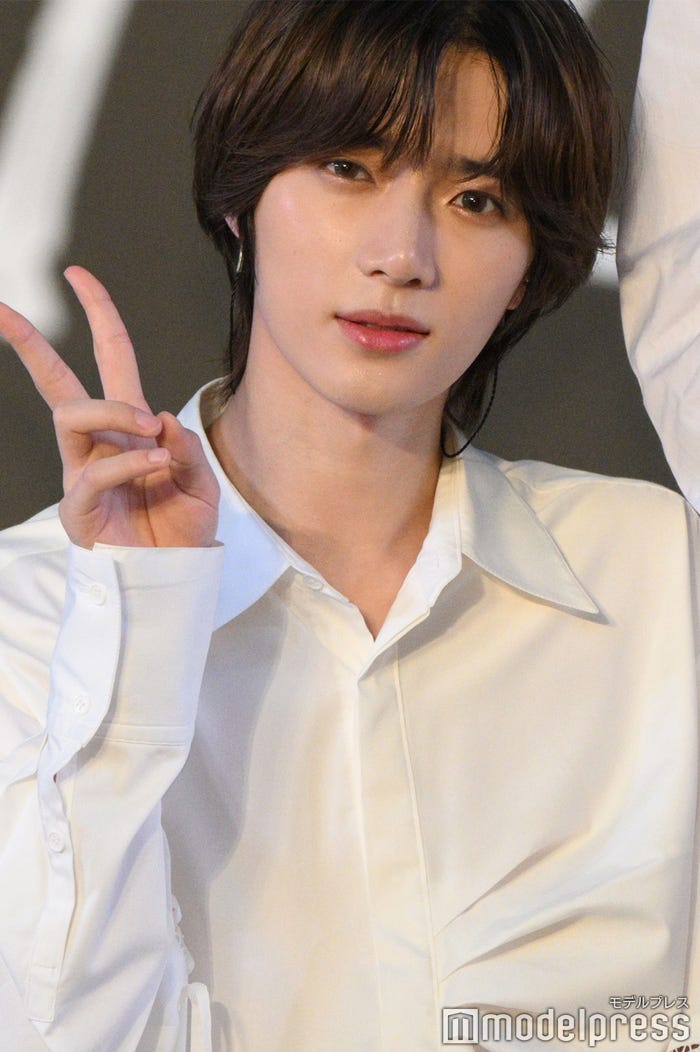 暗髪のボムギュ(C)モデルプレス