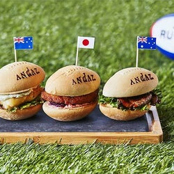 スポーツの秋、開幕!可愛い“ラグビーボール型バーガー”にかぶりつこう!