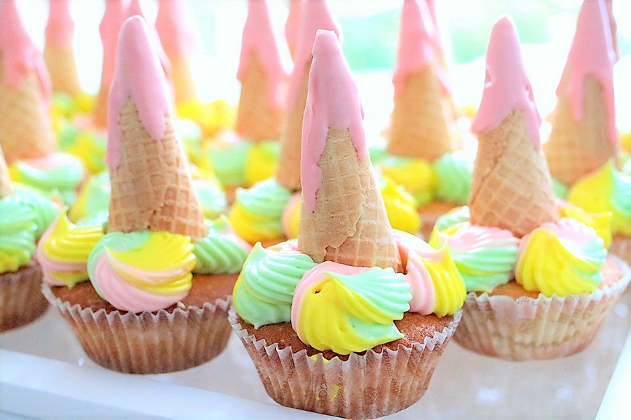 サマーデザートブッフェ 夢って叶うらしい メルティーユニコーンカップケーキ