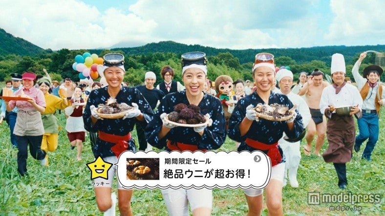 「auスマートパス」新CM「やってくる」篇より