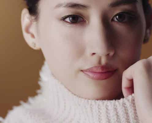 綾瀬はるか「背伸びして演じてみた」大人の色気漂う