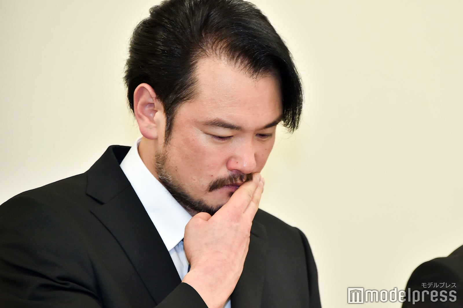 涙目を見せた小田井涼平（C）モデルプレス