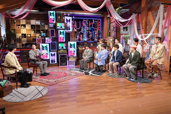 (左から)千葉雄大、田中圭、FANTASTICS from EXILE TRIBE (C)日本テレビ