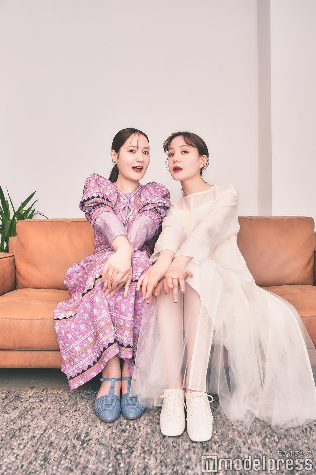 (左から)トリンドル瑠奈、トリンドル玲奈(C)モデルプレス