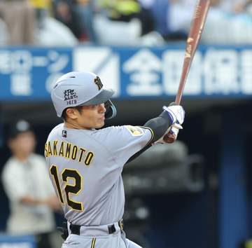 阪神・坂本誠志郎がプロ初の逆方向弾！解説の前ヤクルト監督「ちょっとびっくりしましたね」初回に打者8人の猛攻で一挙5得点 先発・村上を強力援護