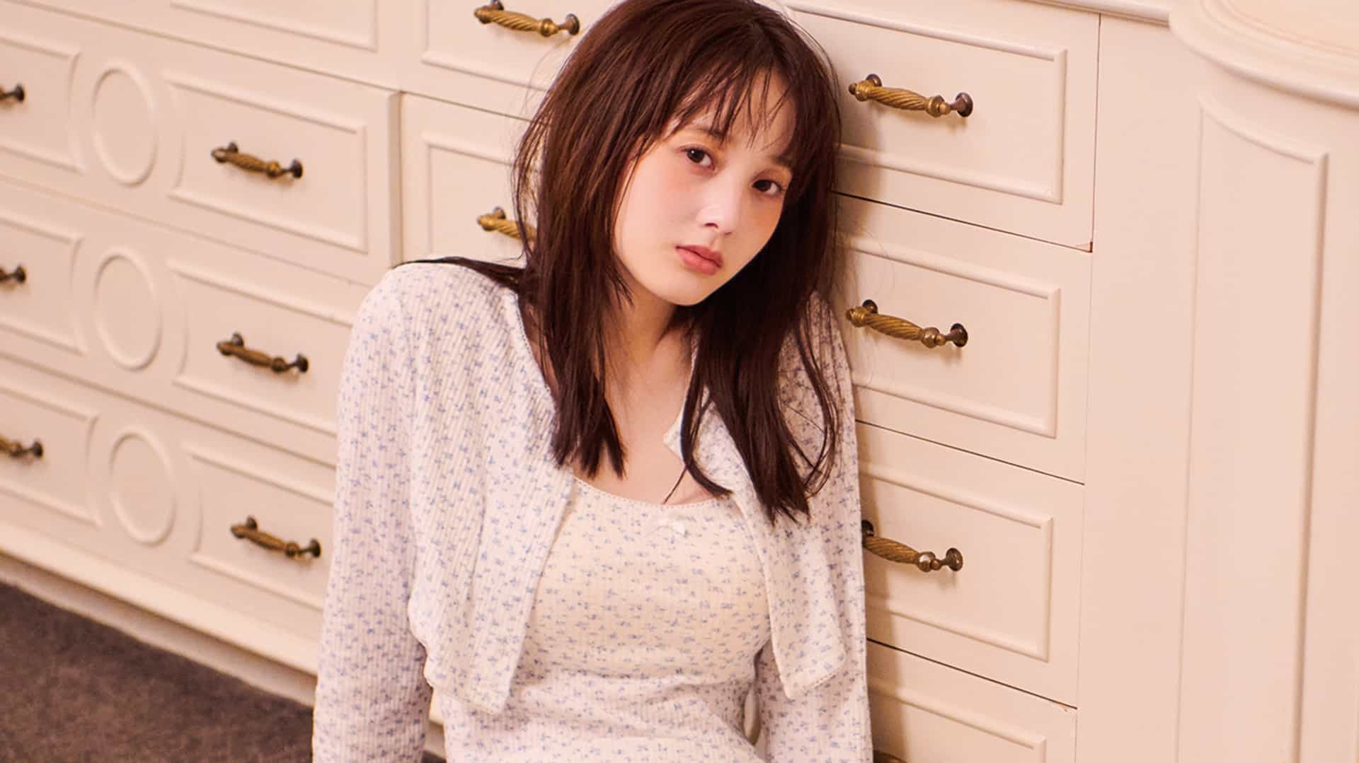 いつものガーリーをオトナに更新♡ 本田紗来が着こなす【秋パステル】コーデまとめ