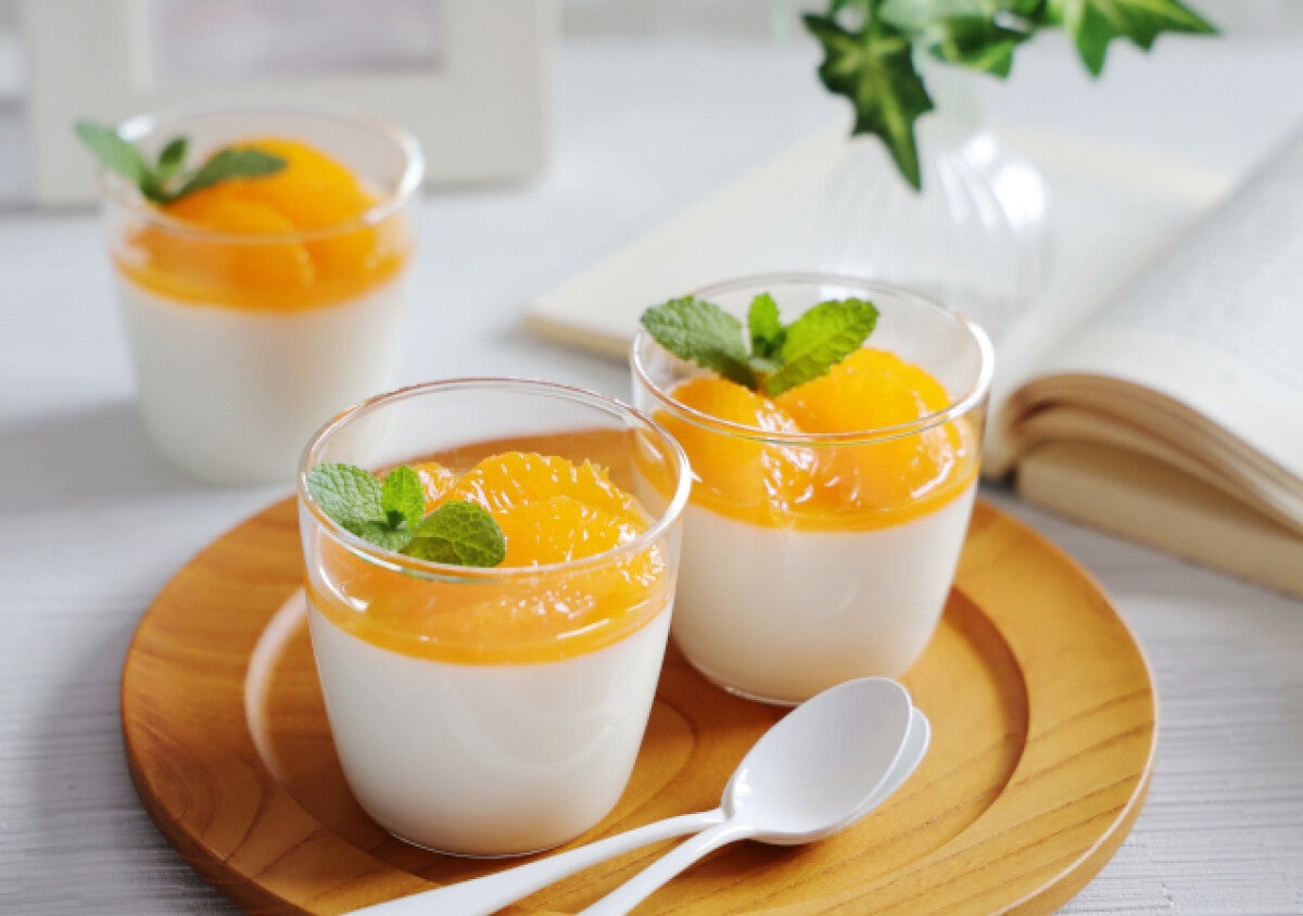 レンジで簡単！どんどん混ぜて冷やすだけ！とろける練乳ミルクプリンのオレンジソース