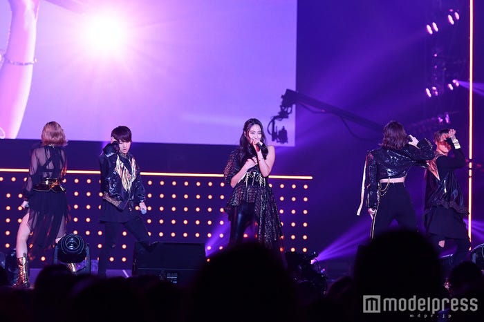 lol-エルオーエル-(C)モデルプレス