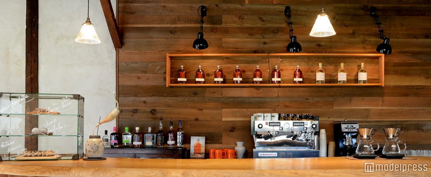 店舗内観／画像提供：knot cafe