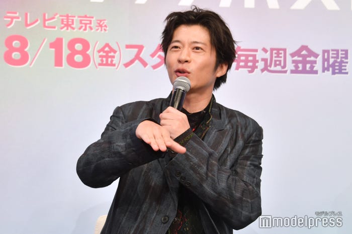 先生に反省文を提出するように言われた田中圭(C)モデルプレス