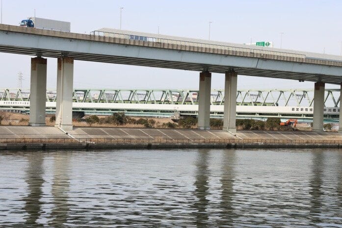 東大島～船堀間で荒川と中川を渡る都営新宿線