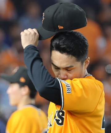 監督辞任ショックぬぐえず 巨人・則本が4回7失点KO 三回に1イニング3被弾で5失点、四回にも2失点とソフトバンクの猛攻受ける
