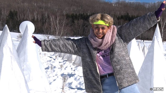 北海道でロケ中のりゅうちぇる/取材中の映像より(C)MBS