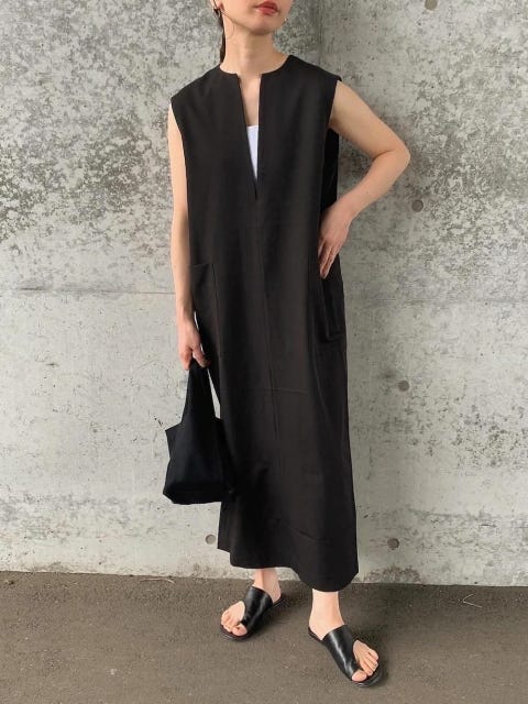 黒ワンピース コーディネート 夏 レディース コーディネート コーデ 着こなし おすすめ オススメ トレンド コツ おしゃれ お洒落 オシャレ 2022 夏 黒ワンピース 黒ワンピ ワンピース ワンピ 黒 ブラック モノトーン ワンピースコーデ スリットネック