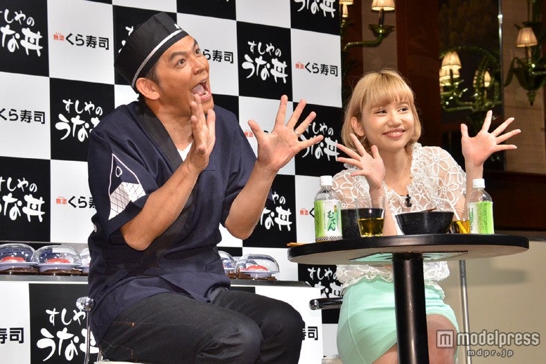 抜群のコンビネーションを見せた岡田圭右（左）と水沢アリー（右）