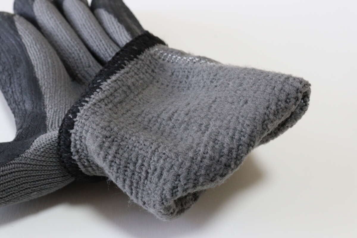 ダイソーの防寒天然ゴム背抜き手袋（L）の裏側