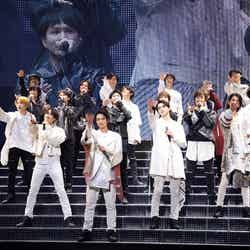 15th Anniversary SUPER HANDSOME LIVE「JUMP↑ with YOU」【15日昼公演】写真提供：アミューズ