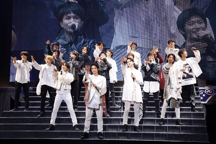 15th Anniversary SUPER HANDSOME LIVE「JUMP↑ with YOU」【15日昼公演】写真提供:アミューズ