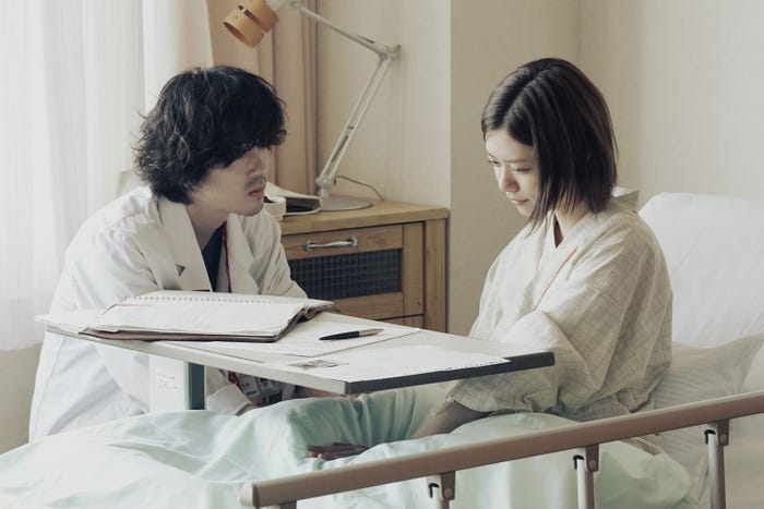 若葉竜也、杉咲花「アンメット ある脳外科医の日記」最終話より(C)カンテレ
