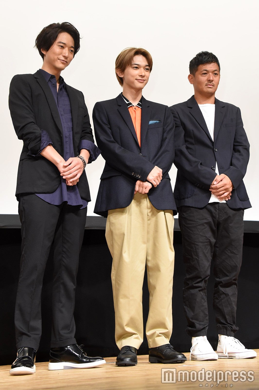（左から）浅香航大、吉沢亮、中前勇児監督（C）モデルプレス