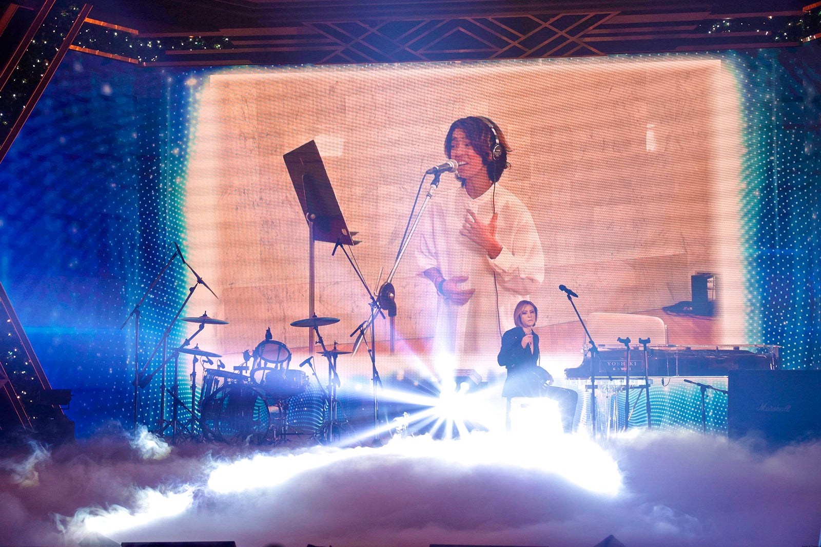 YOSHIさんの映像が流れたスペシャルステージの様子（C）NTV