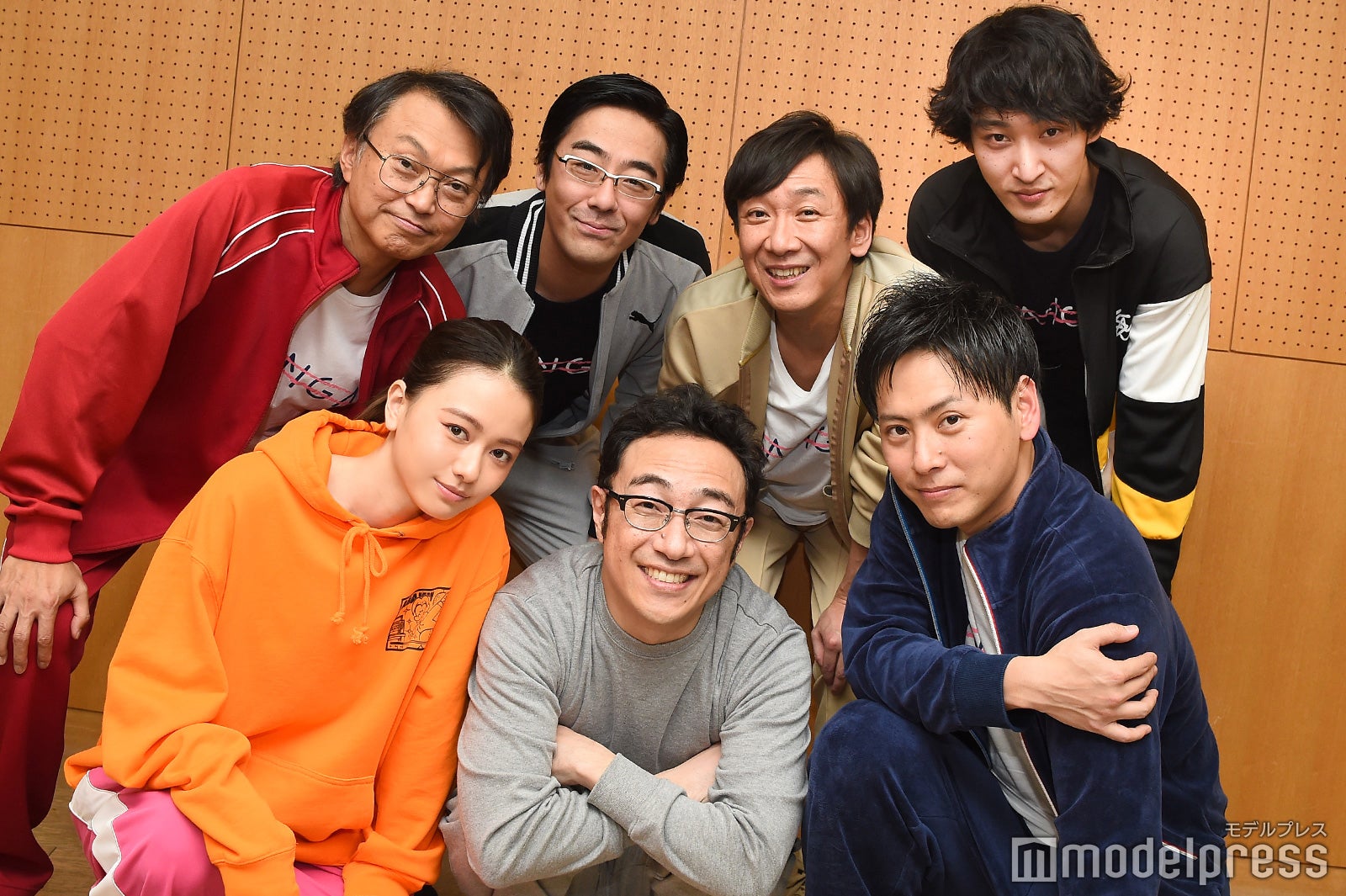 前列左から：山本舞香、角田晃広、山下健二郎、後列左から：相島一之、豊本明長、飯塚悟志、上杉柊平（C）モデルプレス