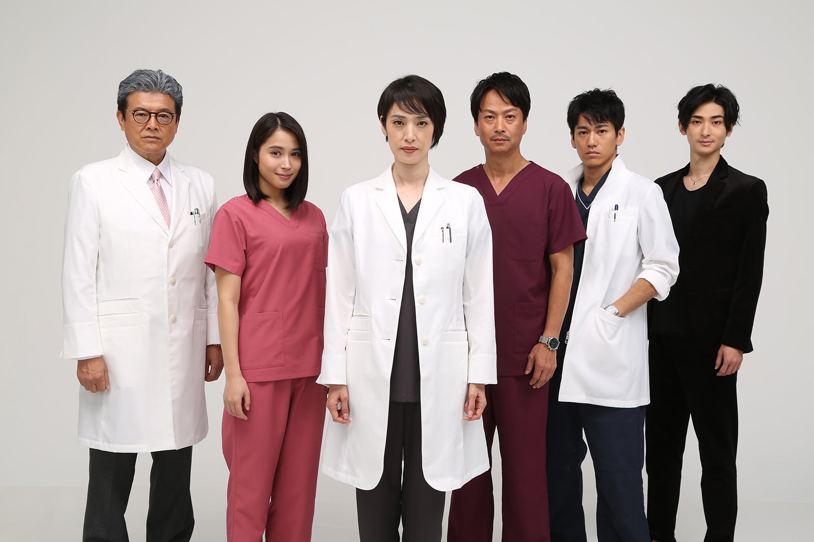 （左から）三浦友和、広瀬アリス、天海祐希、椎名桔平、永山絢斗、古川雄大