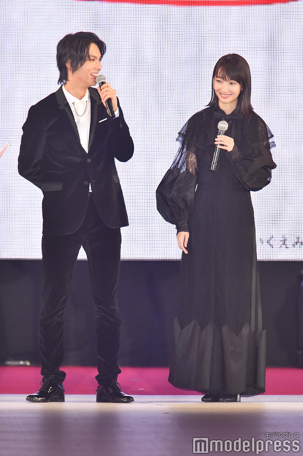 中川大志、波瑠（C）モデルプレス