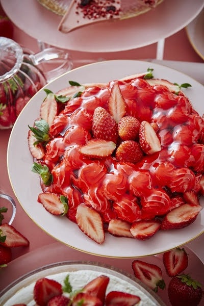 ストロベリースイーツブッフェ ～Berry Lovely Pink～／画像提供：京王プラザホテル