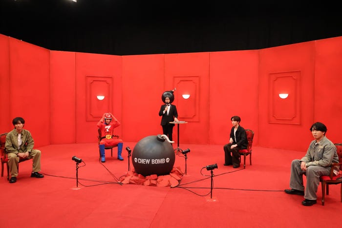 阿部亮平、向井康二、長谷川忍、渡辺翔太、宮舘涼太(C)フジテレビ