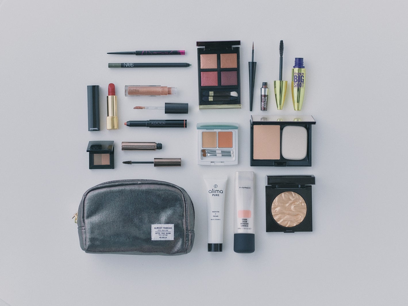 滝沢カレンファーストスタイルブック「地球はココです。私はコレです。」（光文社、2月2日発売）より（画像提供：光文社）