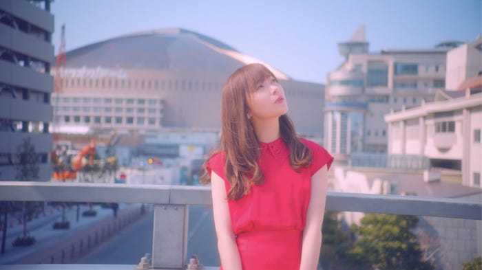 指原莉乃/HKT48「いつだってそばにいる」MVより(C)AKS