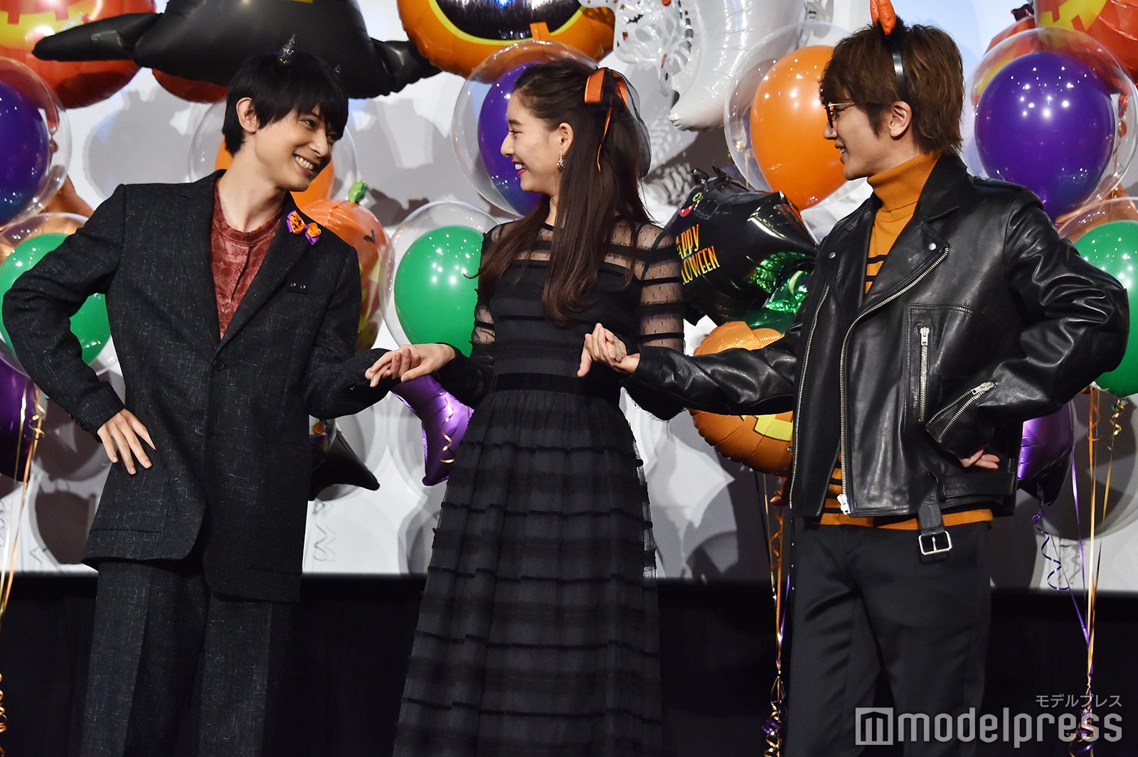 “トリコダンス”を踊った（左から）吉沢亮、新木優子、Nissy （C）モデルプレス