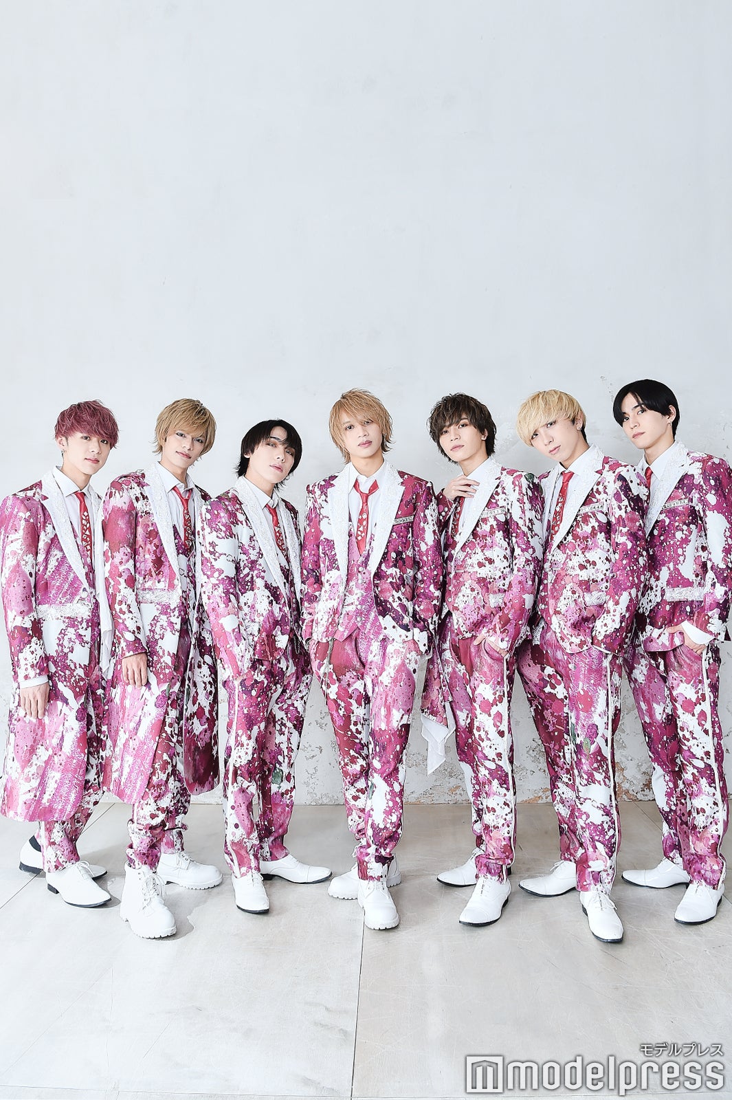 （左から）CHIBA、SHALF、YUYA、HAU、SAKU、SHUN、KOHEY （C）モデルプレス