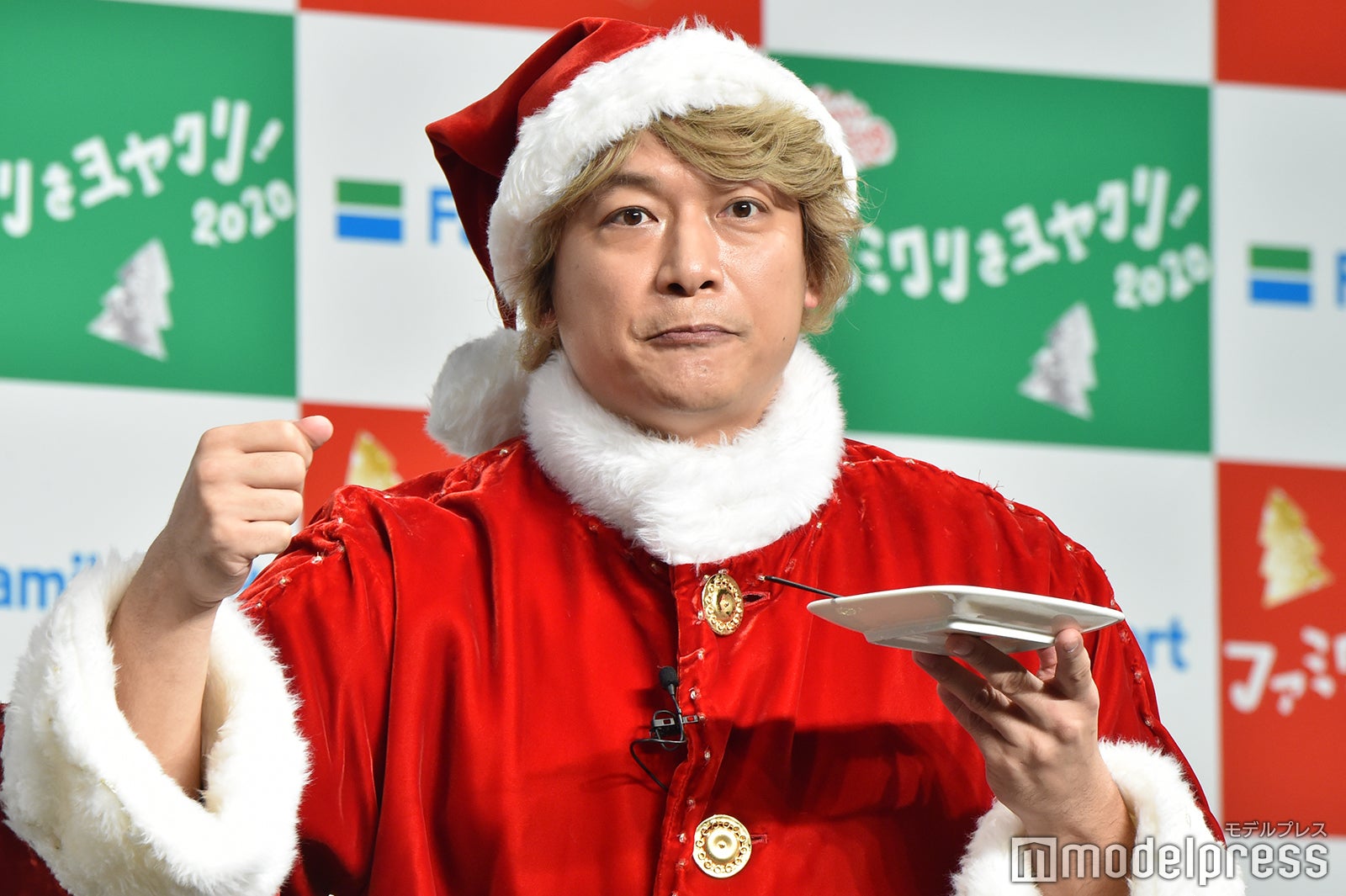 香取慎吾、ケーキ完食！ （C）モデルプレス