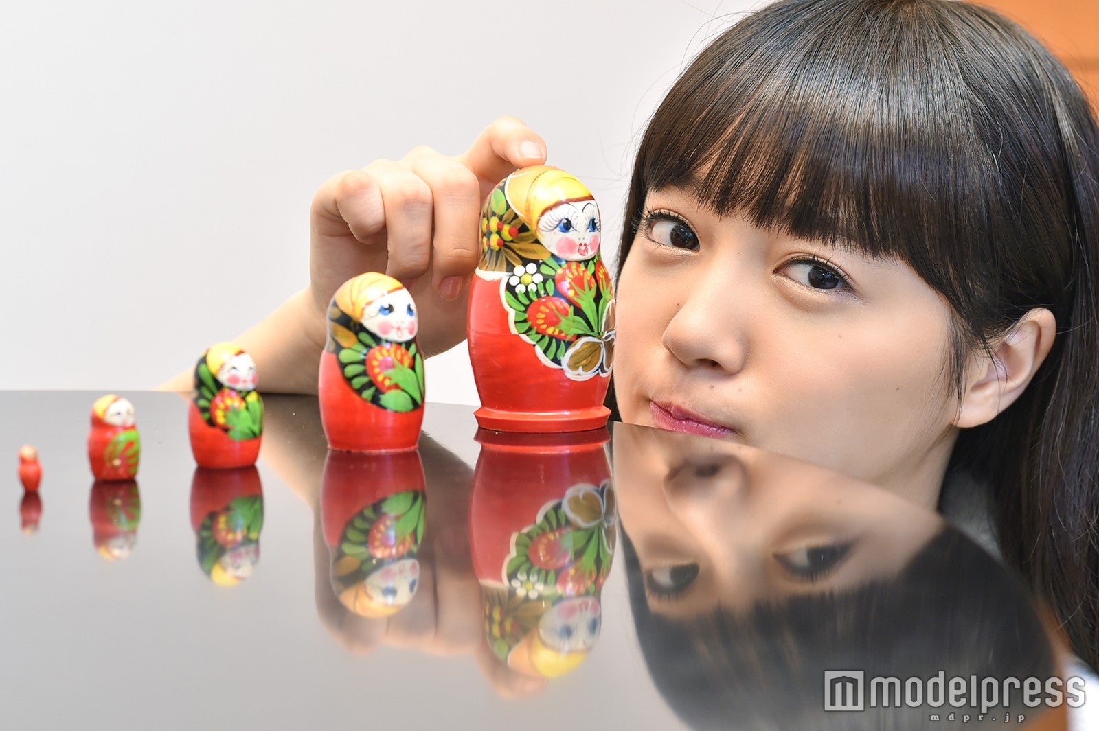 ということでマトリョーシカと中山莉子を並べてみた（C）モデルプレス
