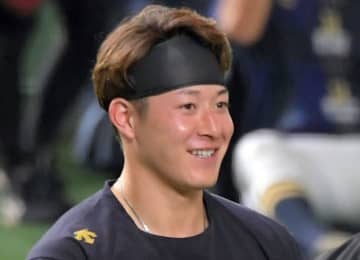 オリックス・吉田輝星 人気女優らと故郷で再会「秋田県人会」記念写真に反響「美男美女楽しそう」「豪華なメンバー」