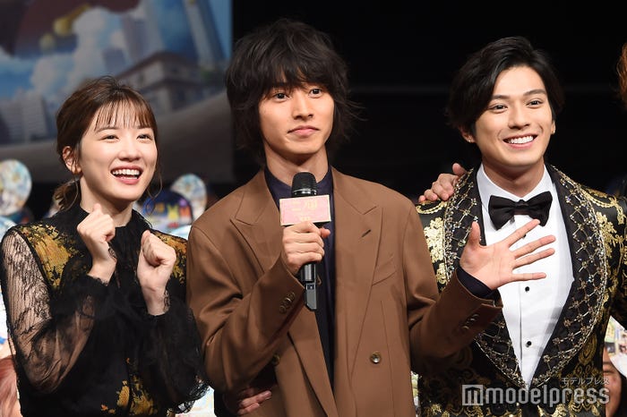 (左から)永野芽郁、山崎賢人、新田真剣佑 (C)モデルプレス