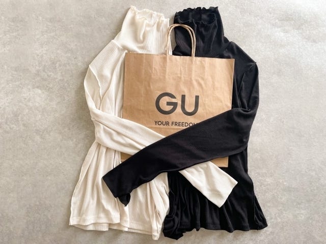 GU　リブ　タートルネックT　ナチュラル　ブラック